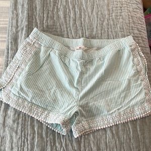 Vineyard, vines, striped shorts, size large